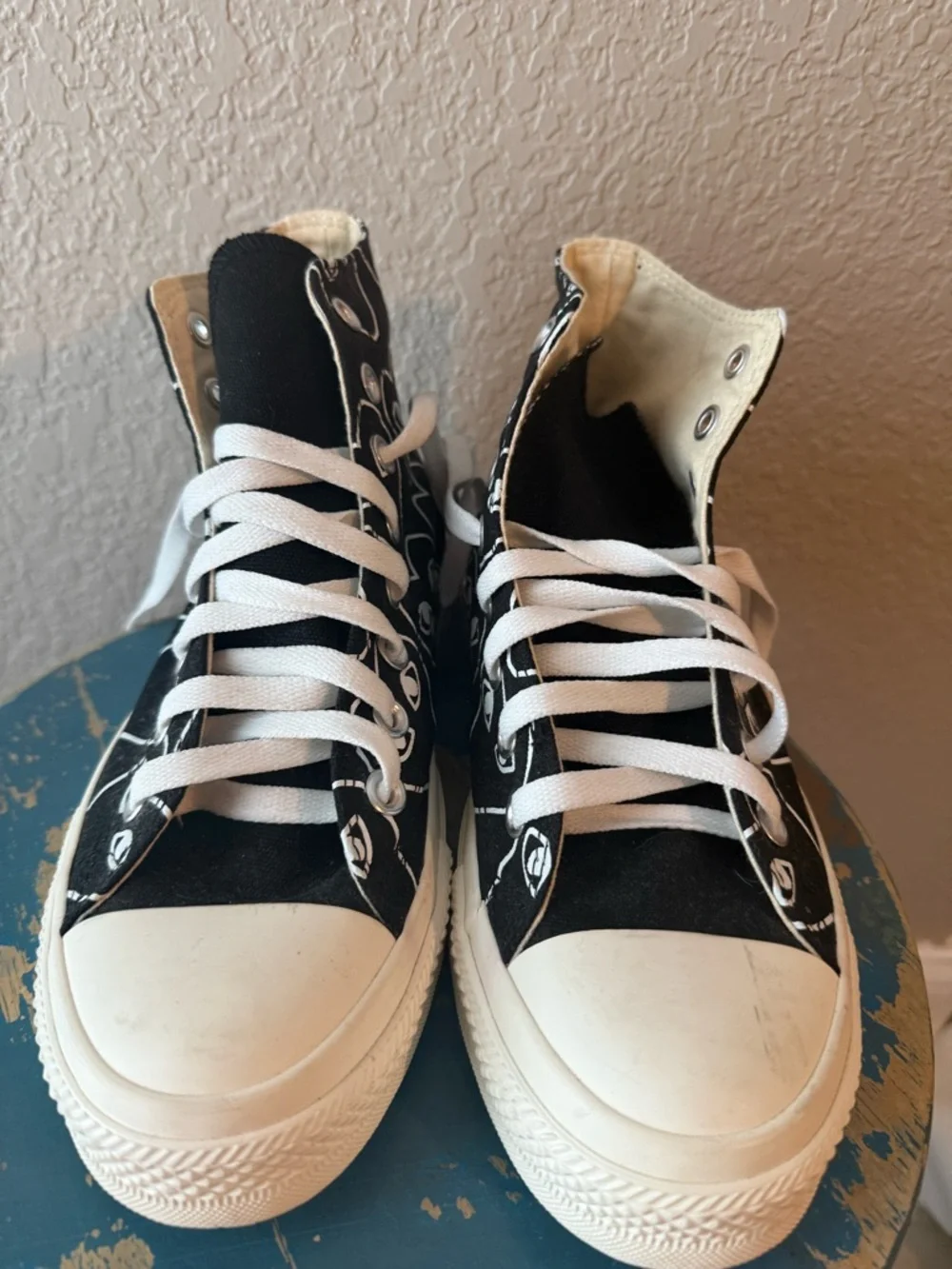 New Converse PLAY COMME des GARCONS high top Chucks.  Rare heart pattern. - Picture 7 of 9